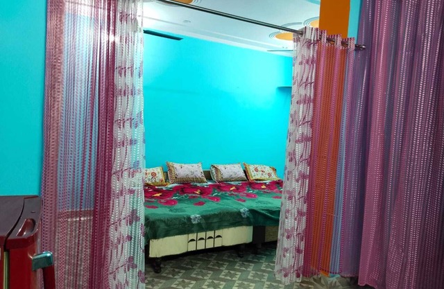 Family atmosphere Guest Room With Double Bed + Single Bed With Cooling Duckting
