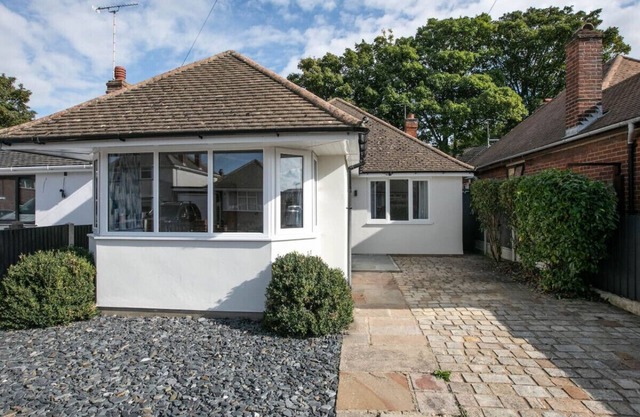 Family Bungalow with huge kitchen | Parking