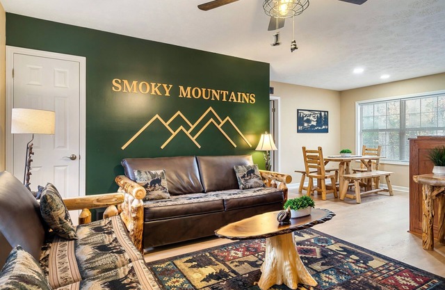 Family Cabin 5 min from Dollywood Harvest Festival
