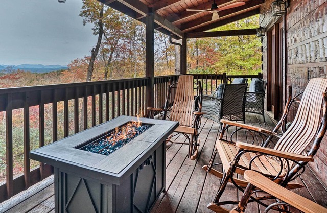 Family Cabin w/ Idyllic Views: 9 Mi to Helen!