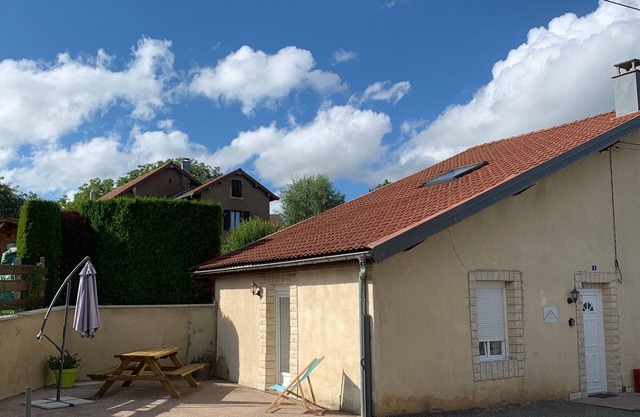 Family cottage with terrace and kids' area in Faymont