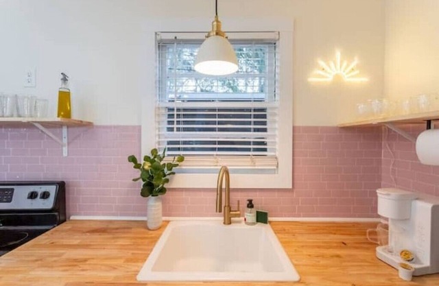 Family & Dog Friendly Fun New Renovation w/Pool!