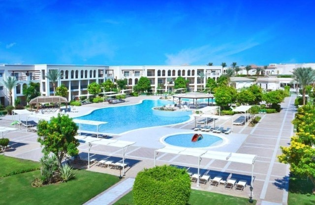 Family Paradise: Waterslide, Tennis, Spa, Kids’ Club, Live Music & Beach Access