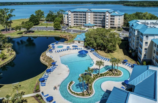 Family Friendly 2 BDRM Resort w/Stunning Waterfront Views