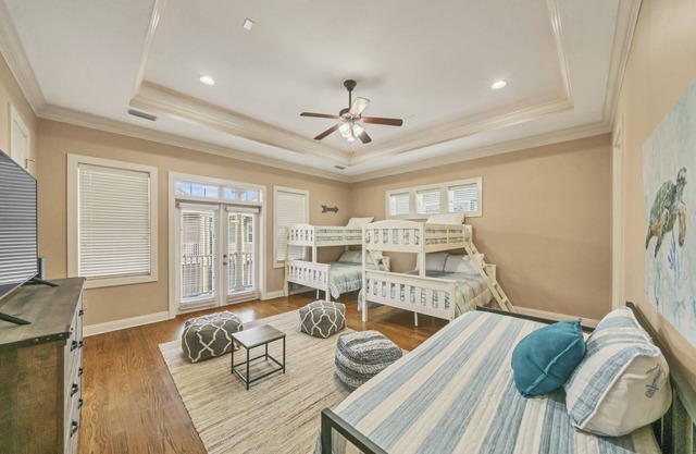 Family Friendly Beach Home, 4 Bed 4 Bath, Sleeps 12! Walk to Beach! Pool! 🇺🇸🇺🇸🇺🇸