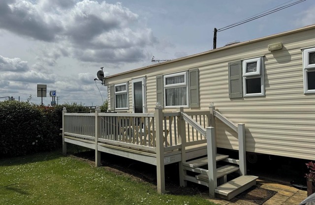 Family Friendly 3 Bedroom Caravan pets go Free