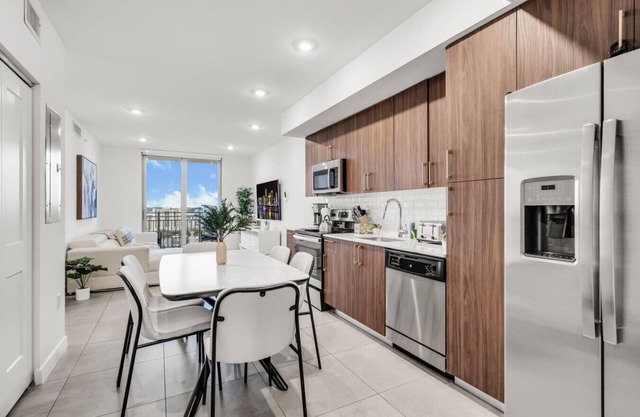 Family-Friendly 3BR Near Downtown Miami W/Parking