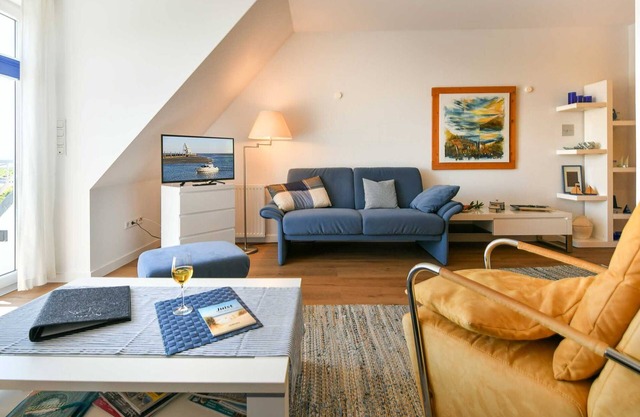 Family-friendly apartment with balcony, terrace and sea view!