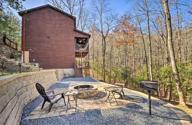 Family-Friendly Cabin about 1 Mile to Hike and Swim!