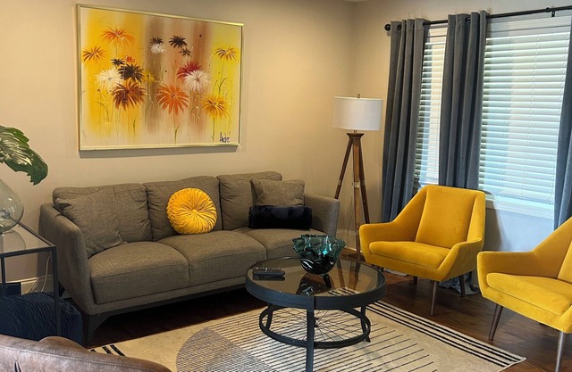 Family Friendly - close to Sugar Hill shopping, restaurants