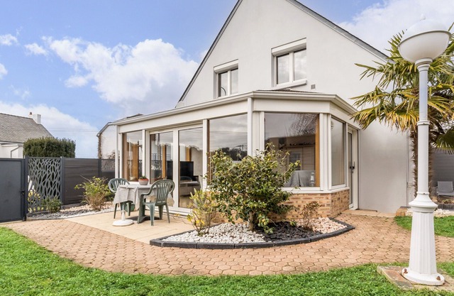 Family-Friendly Cottage with Garden, Terrace & WiFi in La Baule