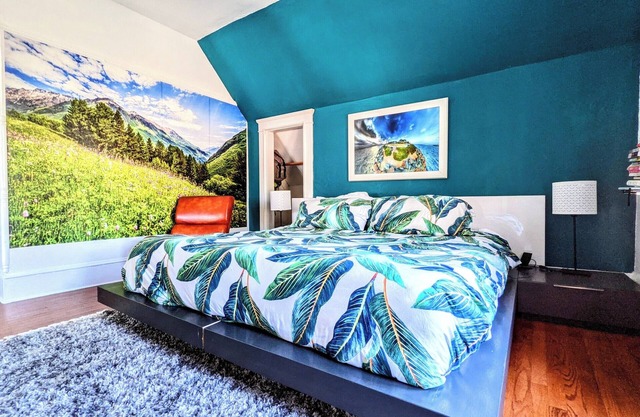 Family Friendly Craftsman House on the Park - Close to Zoo and Golf Course