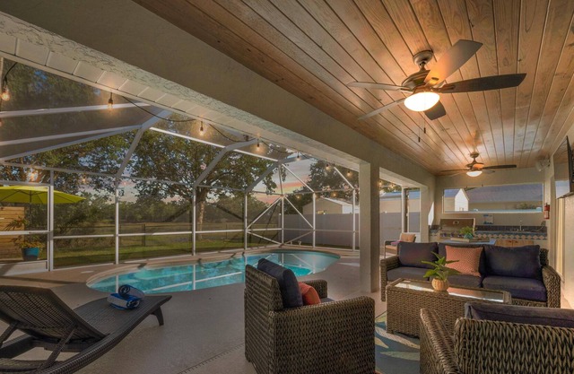 Family Friendly Home with Heated Pool, Close to Beaches & Waterfront Dining