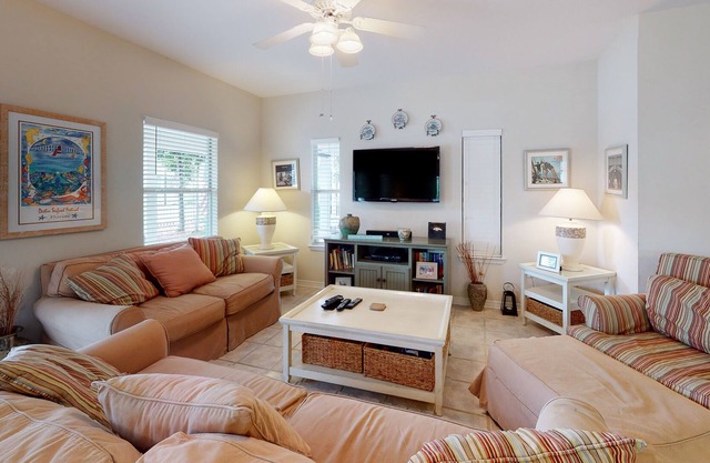 Family-Friendly Home with Shared Pool - Near Attractions & Beach