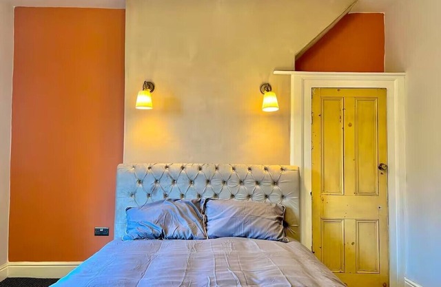 Family-Friendly House Near Etihad & City Centre