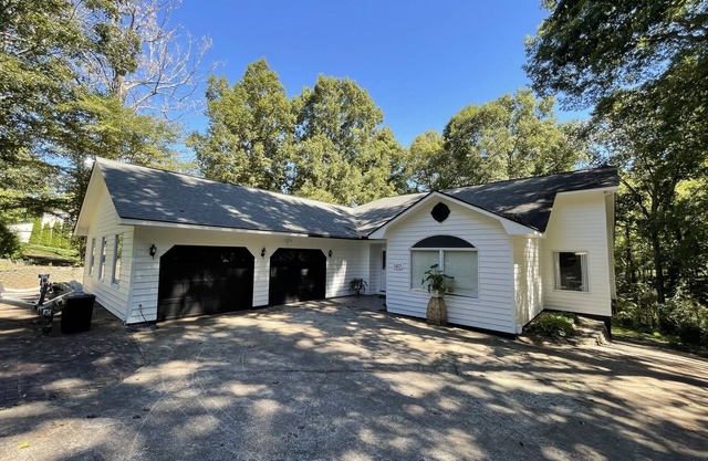 Family-Friendly Lake Retreat – Near Tryon Equestrian & Asheville, Greenville, CU