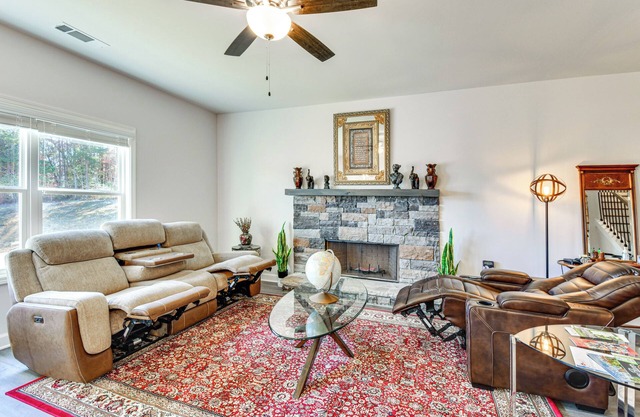 Family Friendly: Modern Townhome in Lula!