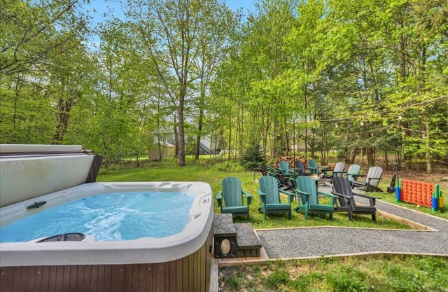 Family-friendly retreat. Luxurious Spacious & Elegance Hot Tub Game Rm