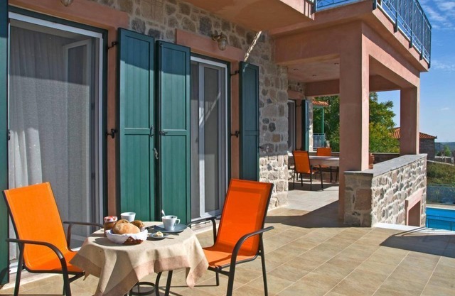 family-friendly, relaxing vacations in a typical Greek vilage