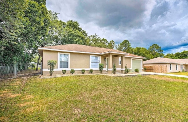 Family-Friendly Retreat Near Golf & Lake Weir