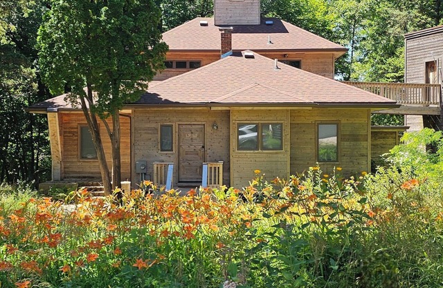 Family-Friendly Retreat on Julia Street - Explore Okoboji from Your Doorstep