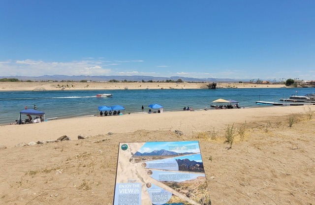 FAMILY FRIENDLY RIVER HOUSE IN RIO BUENA VISTA COMMUNITY/NEEDLES