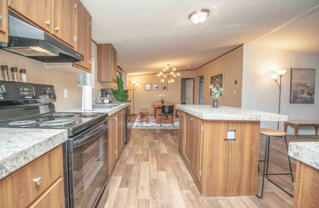 Family-Friendly Spacious Modern Comforts w Firepit