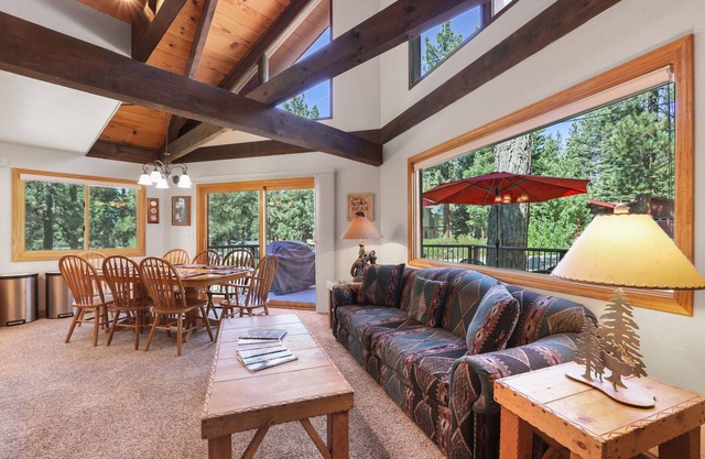 Family Friendly-Great Location-AC Prestigious Neighborhood; 3 miles to lake