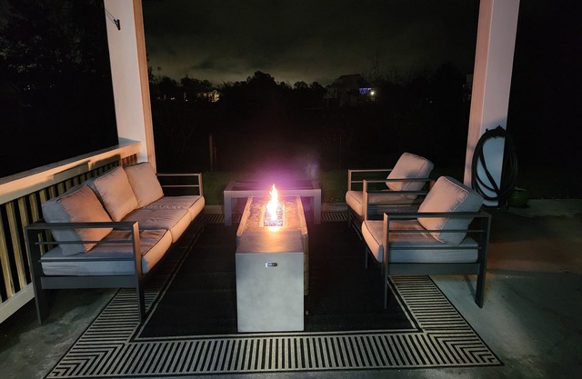 Family Friendly with a Great Outdoor Space/Bird Watcher's Paradise/Walk to Beach
