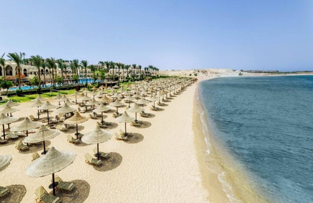 Family Fun Awaits | 3 Pool-View Rooms, Spa, Bingo & Live Music