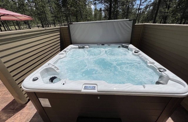 Family fun for all ages. Hot Tub, Bikes, Arcade, Private, Pets ok, SHARC, AC.