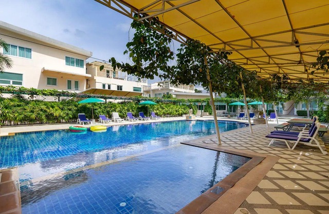 ♥ Family Getaway Condo ♥ 1BR | 2 extra beds | Pool | Beach