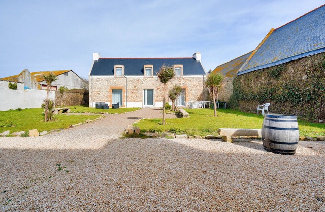 Family gîte for 14, 400m from the beach