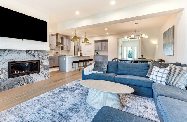 Family Haven 1 Mi to Dtwn Erie: Bring Your Pets!