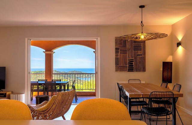 Family home, authentic setting, 5min from the beach