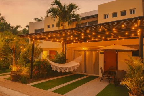 Family Home close to the Beach, Vidanta, Aqua Adventures with Pool & Parking