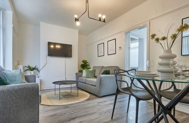 Family Home Near Centre | Pets OK | Free Parking