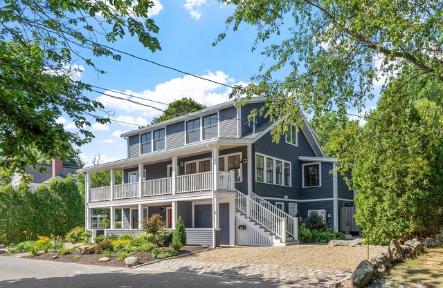 Family home – top 2 floors. Minutes walk to town and beach