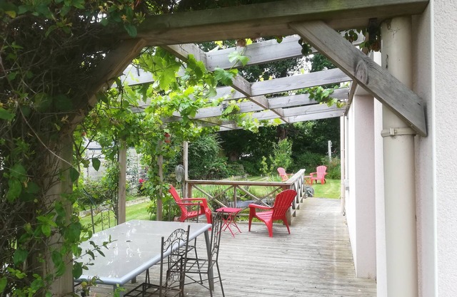 FAMILY HOME WALLED GARDEN