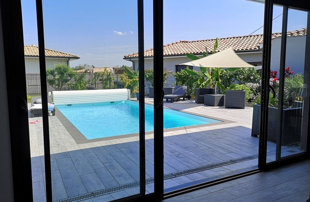 Family home with swimming pool, terrace and enclosed garden