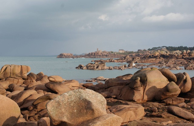 family house, sleeps 4 to 5, renovated, 5 minutes from the beach walk by footpath