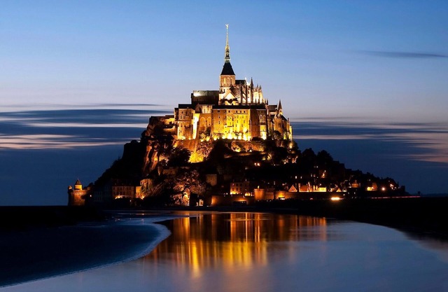 Family house on large lot, direct access to Mont St Michel bay.