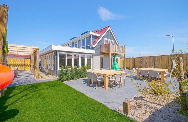 Family house the Groote Kaap: A unique and stylish group accommodation at the beach