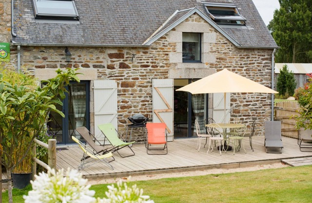 Family house with enclosed garden and animals, near the beach