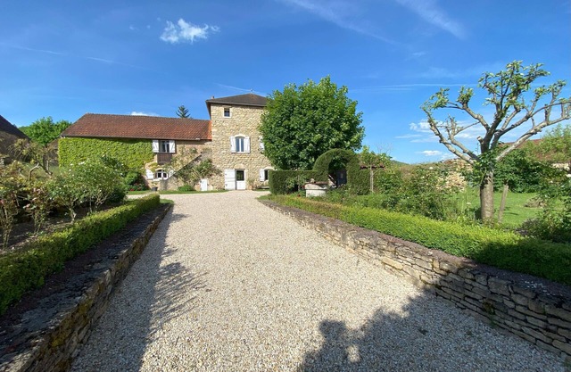 Family house with pool, Morvan in Bourgogne, near Avallon & Vézelay
