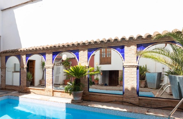 Family house with 5 bedrooms, pool and terrace with views.