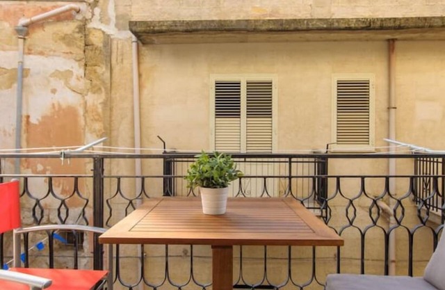 Family friendly spacious 3bed apartment in Castellammare del Golfo with WiFi AC