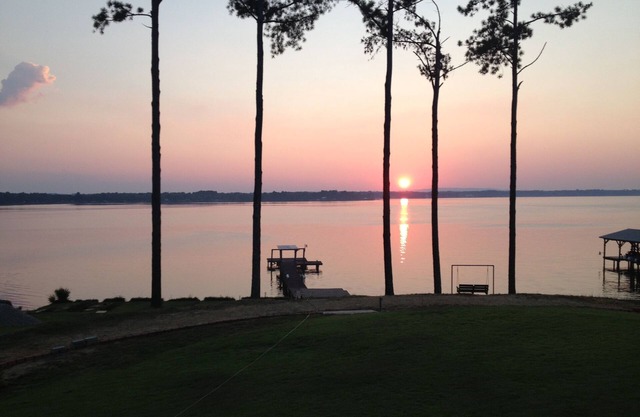 Family Lake House for boating & fishing