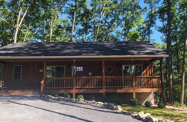Family Mountain Getaway, Stay in the New River Gorge Area, Near Glade Creek Farm