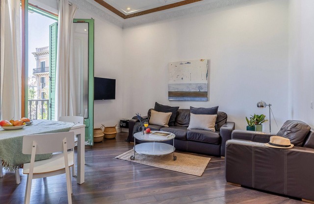 Family Oriented Apartment in Rambla Catalunya